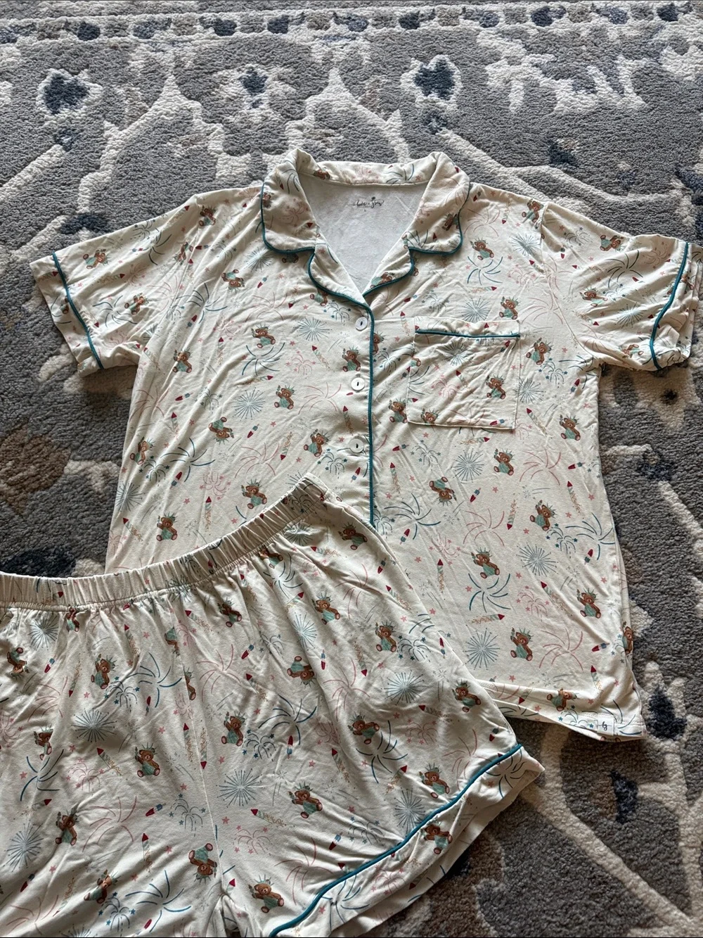 Love and Grow Clothing Co. short pajama set size large